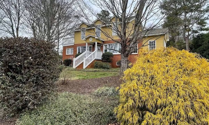 Athens House | Multi bedroom house in Athens on Milledge Avenue