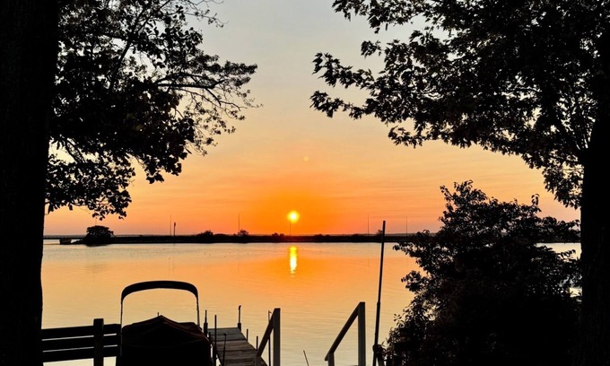 Bay View House | Multi-generation 1st fl Primary, close to Ohio's Vacaland attractions, fishing
