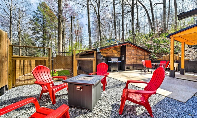 Brevard Cabin | Multi-Unit Brevard Vacation Rental with Patio!