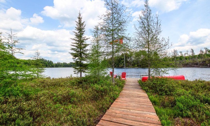 Lake of Bays Cottage | Muskoka Waterfront Cottage- Canada Day Weekend available!