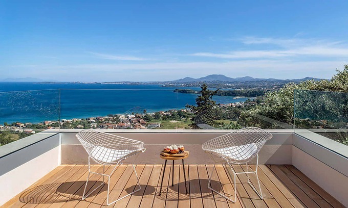 Vassilatika Villa | My Rental Homes - Villa Marquez with infinity pool, equipped terrace and sea view.