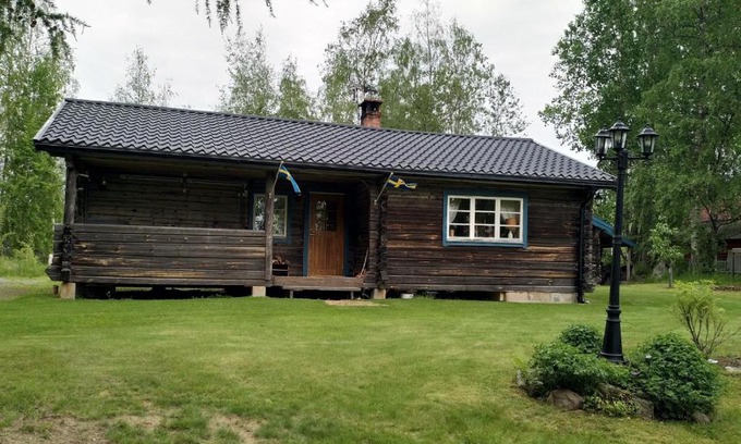 Grangarde House | Mysig timmerstuga vid sjön Björken