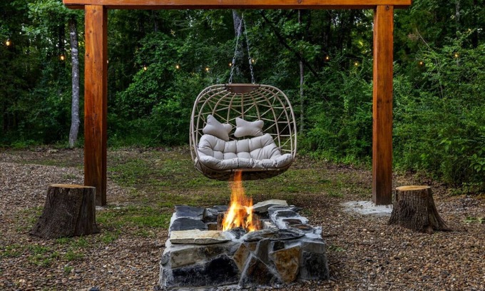 Broken Bow Cabin | Mystic Moon Β· π Dreamy Honeymoon Cabin: Egg Chair & Daybed Swing π