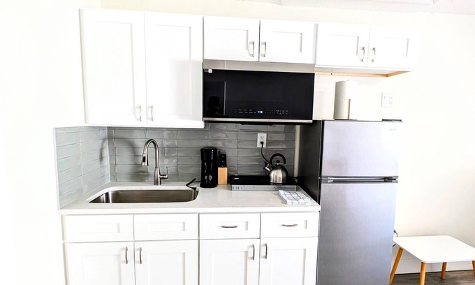 Indian Rocks Beach Apartment | MySunsetView 6 Unit3 Studio+Pool 3min to Beach