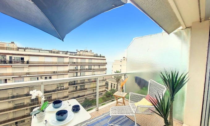 Les Baumettes Apartment | N&J - LIFESTYLE - Balcony - Modern
