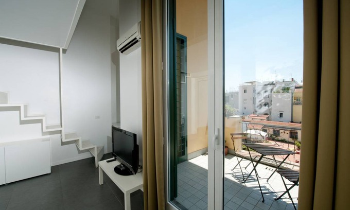 Quartieri Spagnoli Apartment | Nardones Apartment with balcony by Wonderful Italy