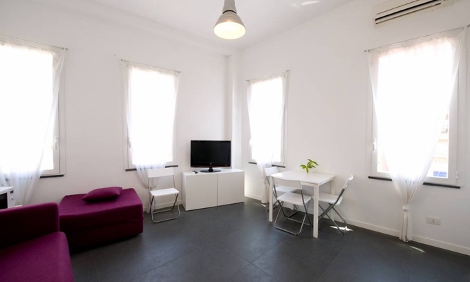 Quartieri Spagnoli Apartment | Nardones Studio Apartment by Wonderful Italy