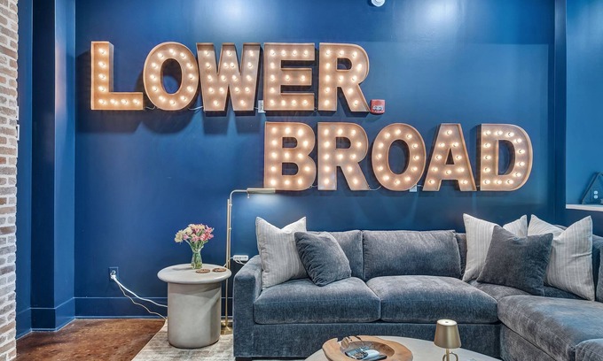 Downtown Nashville Apartment | Nashville Lower Broadway Suite 4BR by Maddox Hotel
