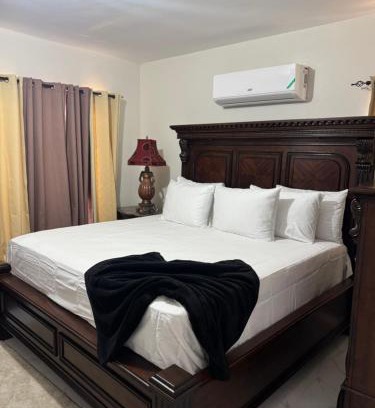 Discovery Bay House | Natty Exquisite Home away from Home
