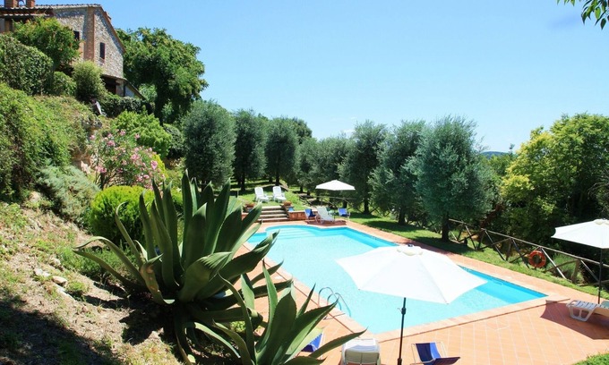 Amelia Apartment | Nature and relax in agriturismo Podere Luchiano with private swimming pool