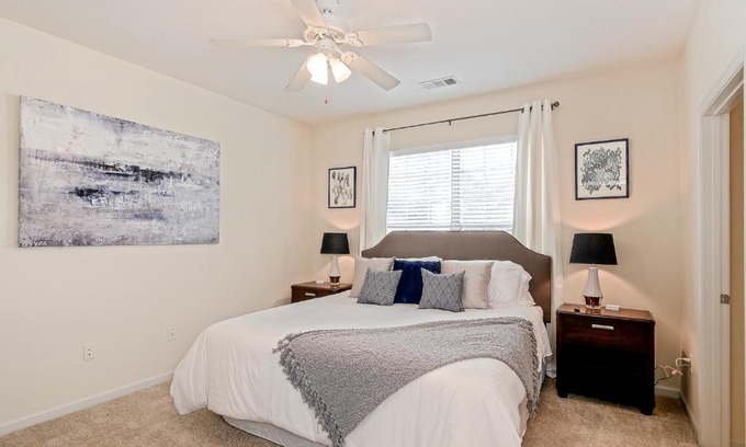 Cumberland Apartment | Near braves stadium with walk in closets