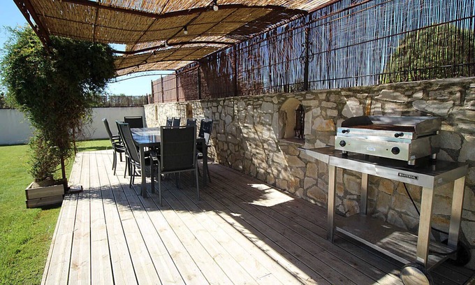 Garons Villa | Near Nîmes, house with spacious volumes, beautiful pool, dog allowed