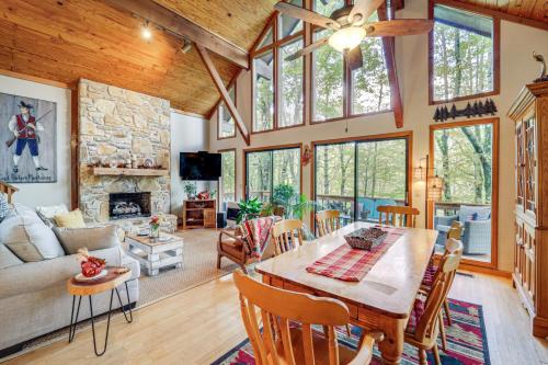 Newland House | Near Skiing, 2 Furnished Decks Newland Retreat!