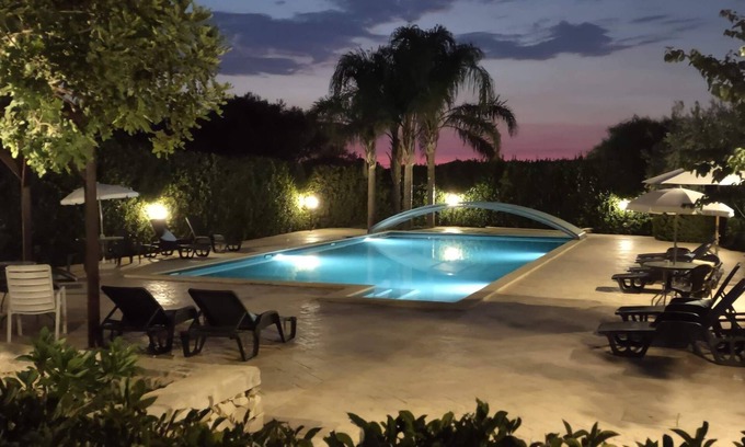 Ragusa Apartment | Near the sea, in a typical Ragusa farmhouse. 15x7 swimming pool, WiFi, parking
