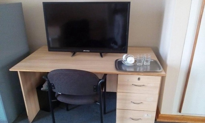Harare Apartment | Neat guest suite with office corner - 2101