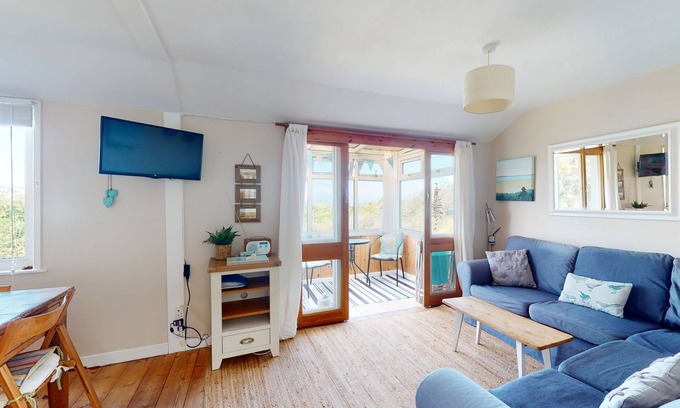 Hayle Apartment | Nestled towards the far edge of the park, with direct access to the south west coast path