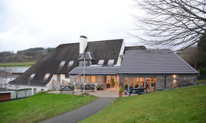 Builth Wells Hotel | Neuadd Henllan Lodge