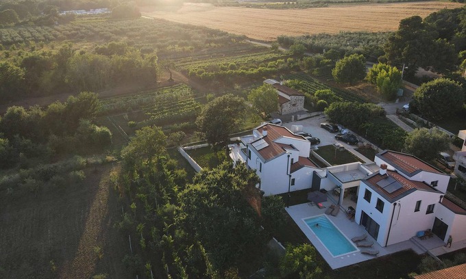 Mugeba Villa | Neues Gebäude. Es Liegt 3,5 km vom Zentrum von Poreč Entfernt