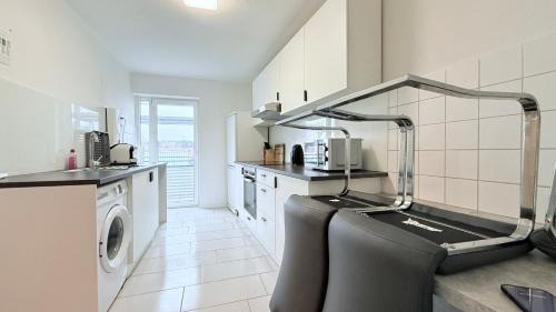 Neumuenster Apartment | Neumünster Apartments direkt an der Stadthalle mit WLAN & Parkplatz