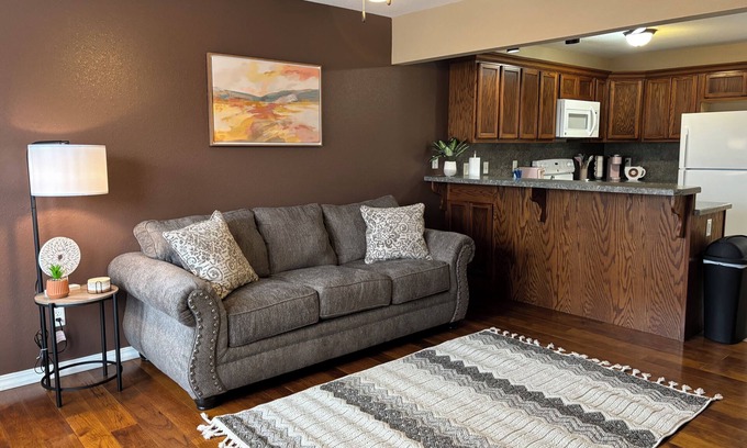 West Plains House | New 2 bedroom home near Downtown