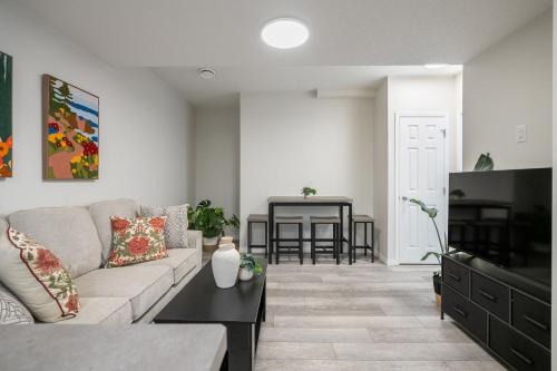 Southeast Calgary House | NEW! 2BR Private Suite SE Calgary - FREE Banff Pass, Netflix, Parking!