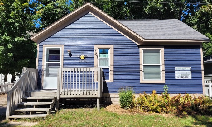 Frankfort Cottage | New! 307 HP Cottage - Very Cute with Great Downtown Location & A/C!