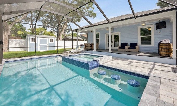 Riverside Heights House | New 3BR Bungalow | Pool | Hot Tub | Swim Up Bar