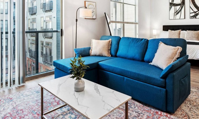 Deep Ellum Apartment | New Apt in DeepEllum with Pool and Parking near Baylor Med
