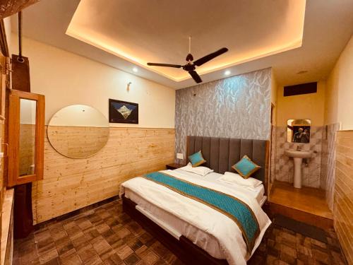 Sitapur Hotel | NEW BASERA HOTEL