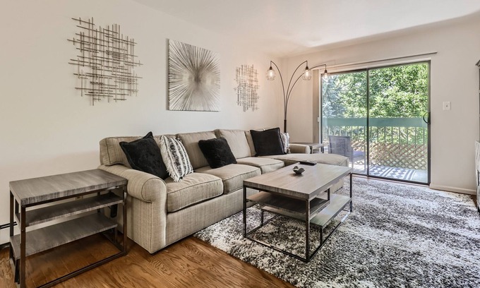 Bel Aire Apartment | New! Beautifully Decorated Apartment -Pool/Desk/AC/Patio
