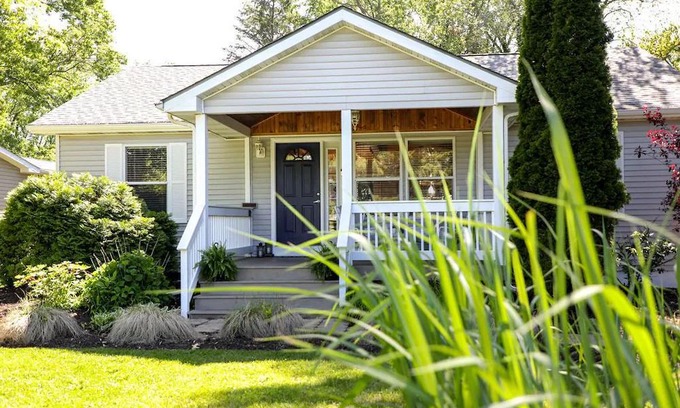 New Buffalo Cottage | New Buffalo Beach - SW Lake Michigan - Beaches, Wineries & Breweries