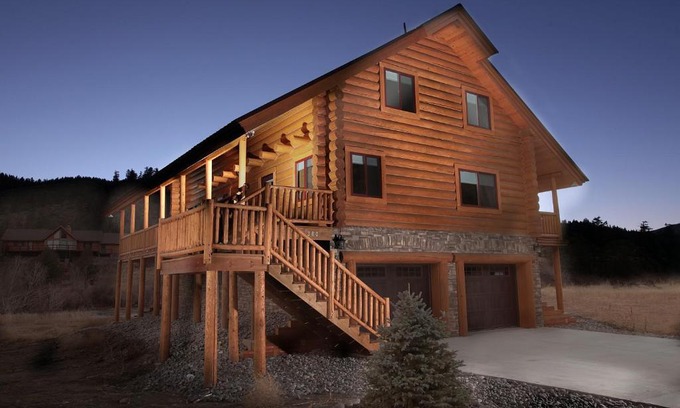 South Fork House | New Build - South Fork Retreat with river view! 5 BR for 14!