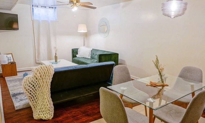 Twin Lakes House | NEW centrally located garden-level getaway