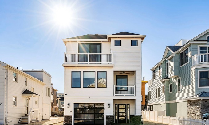 Holgate House | New construction pristine beach house 5 houses from the ocean