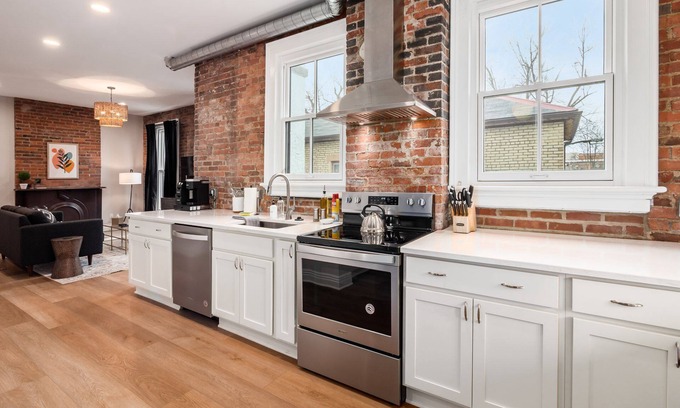 University District Apartment | NEW! | Free Parking | Central Location