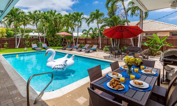 Imperial Point House | NEW| Heated Pool- Stunning Villa | Resort Style | Fenced| Private|Near Beach