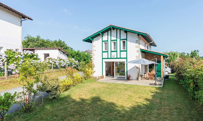 Ahetze House | New house 300 m from town and 10 min from Bidart beaches