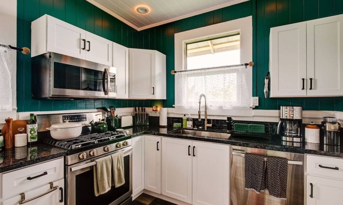 Hilo House | New - HulaHouse wAC - 3BR Hilo