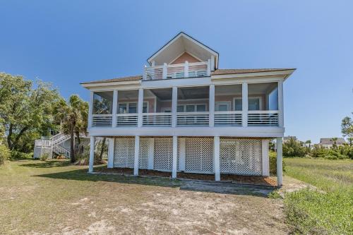 Oceanmarsh Subdivision House | New Listing! 4BR on Harbor Island
