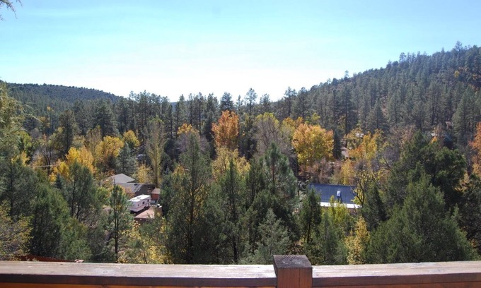 Whispering Pines House | NEW LISTING. Comfy Home In The Mountains
