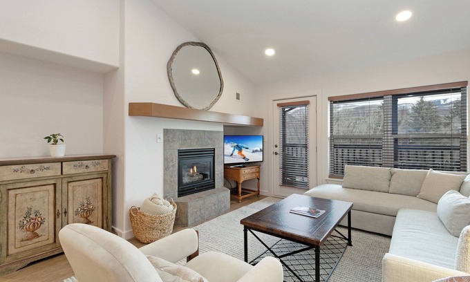 Edwards Condo | New Listing! Located in Edwards close proximity to shops and restaurants!