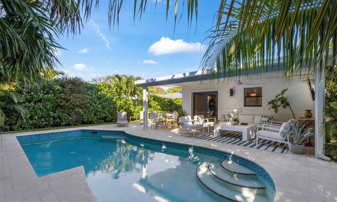 Southside House | New! Luxurious Villa with Pool in West Palm Beach. 5 min from the Beach!