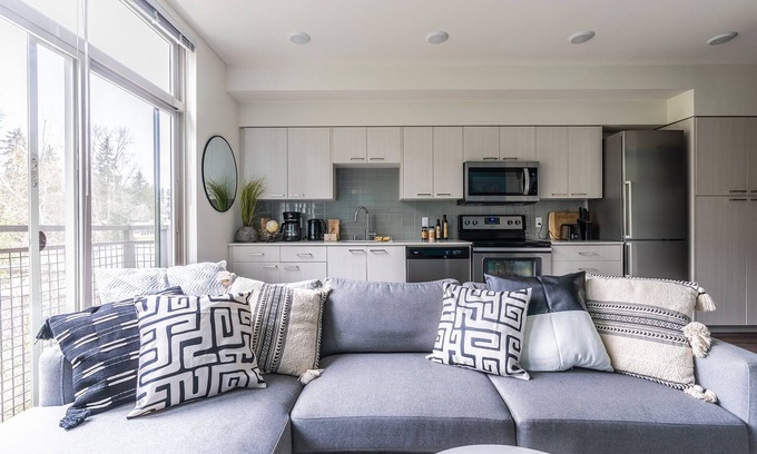 Mercer Island Apartment | NEW! Mercer Island 1 BR 4| FastWifi&Gym