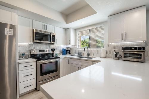 Camelback East Apartment | New Modern apt, vacation or long stay