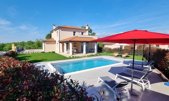Rovinjsko Selo Villa | New modern villa with private pool 7 km from the sea.