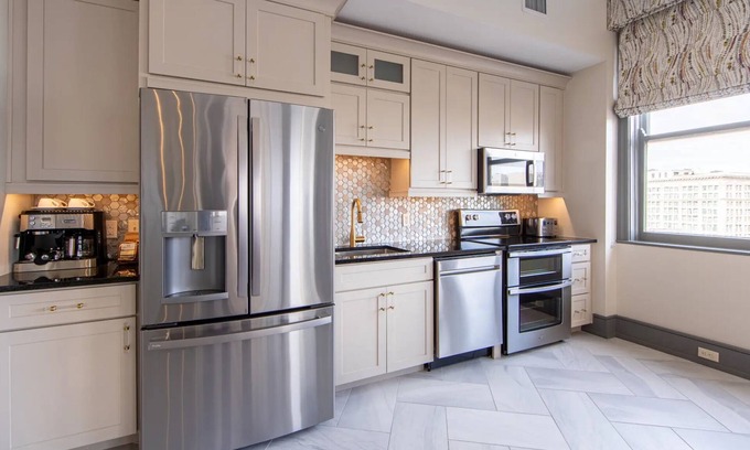 Central Business District Apartment | New Orleans Super Bowl LIX accommodations, one bdrm deluxe, sleeps 4. Feb 7-14th