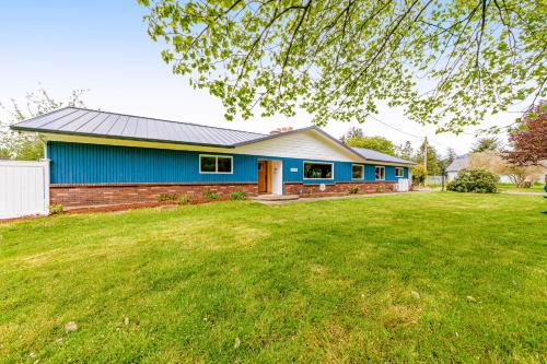 Tillamook Villa | New Riverfront Luxury with acreage and great views