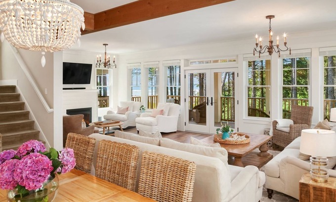 Seabrook House | *NEW* The Beach House, a 5-bedroom home with amazing oceanviews!
