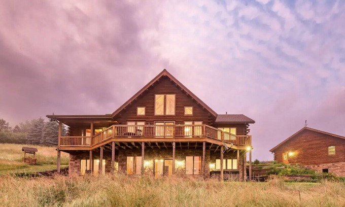 Julian Cabin | NEW! Views, Near PSU, Hot Tub, Private, Sleeps 16