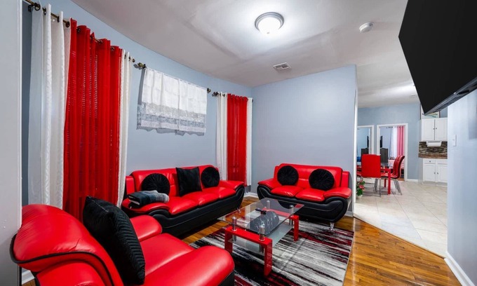 Ampere Apartment | ‼️ Newark‼️ 3BR Gem - Near NYC - & Attractions